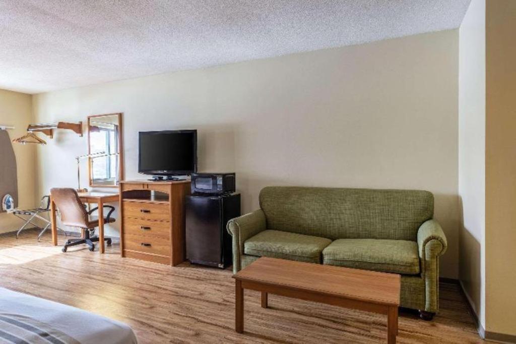 Econo Lodge Ітака Екстер'єр фото