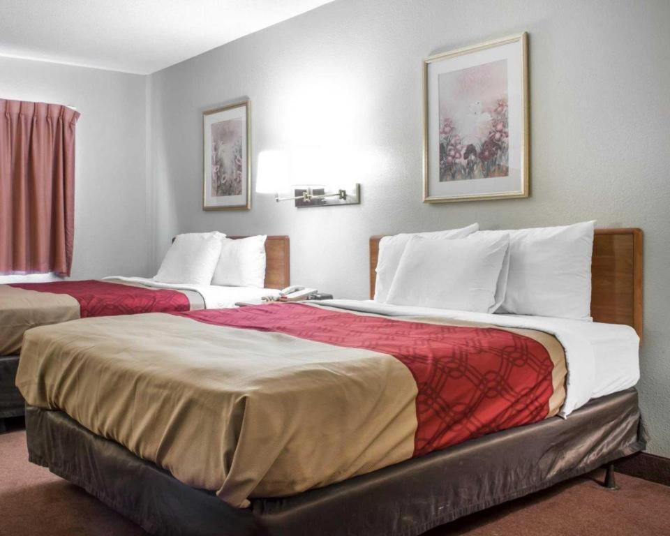 Econo Lodge Ітака Екстер'єр фото