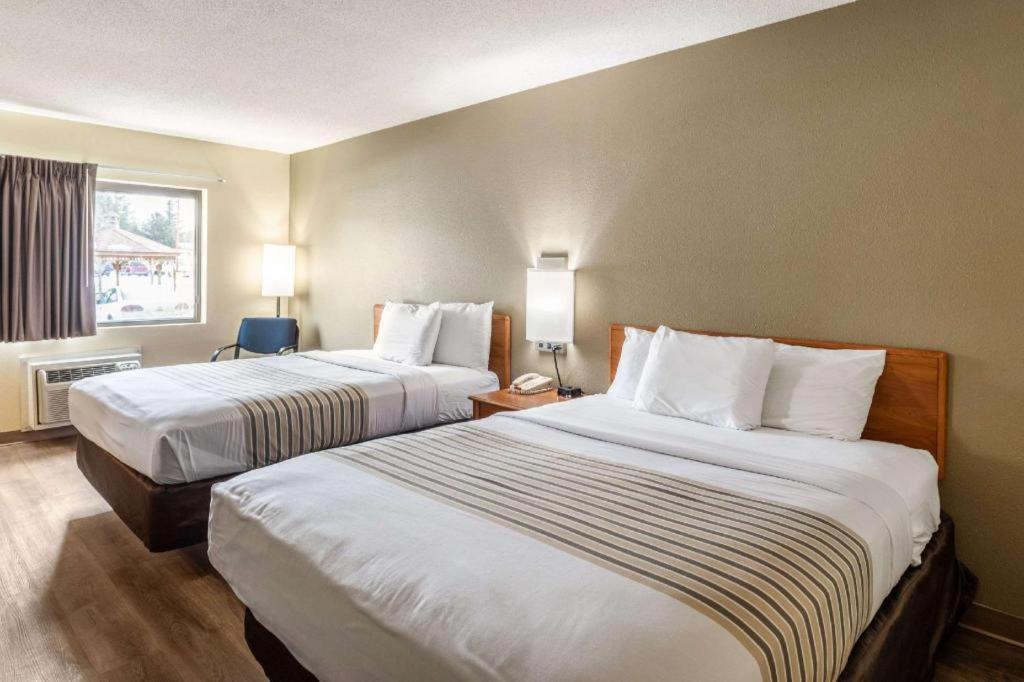 Econo Lodge Ітака Екстер'єр фото