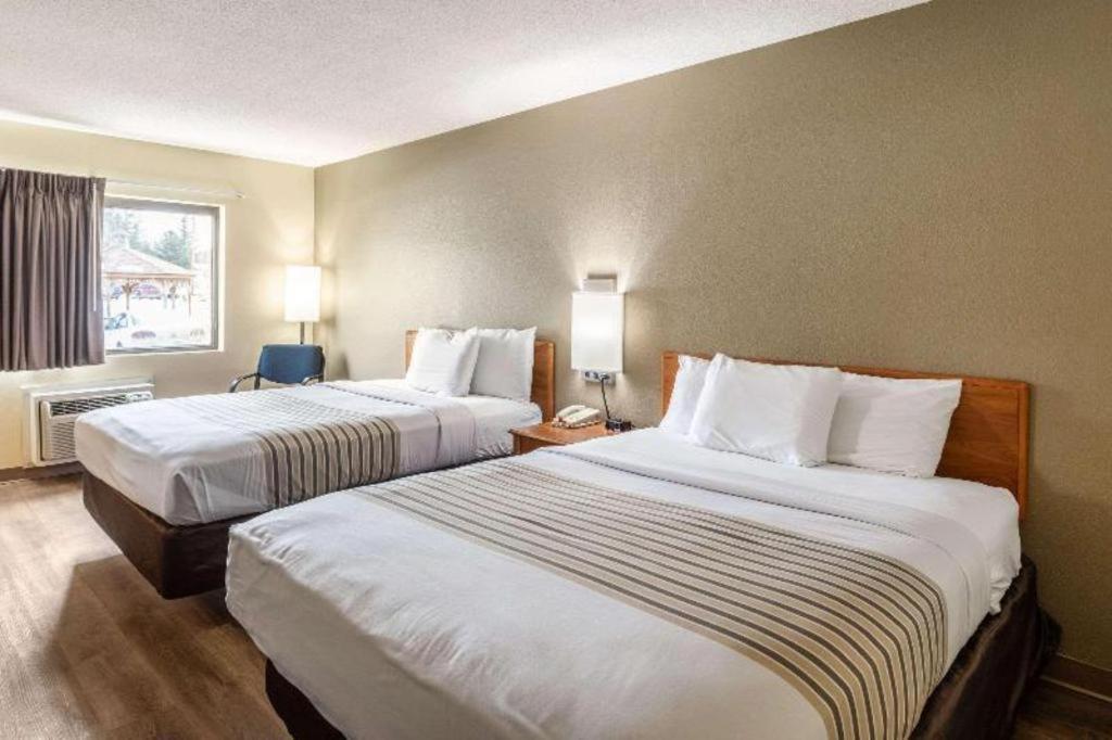 Econo Lodge Ітака Екстер'єр фото