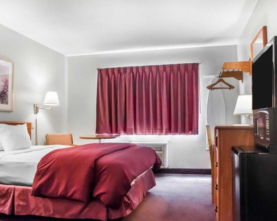 Econo Lodge Ітака Екстер'єр фото