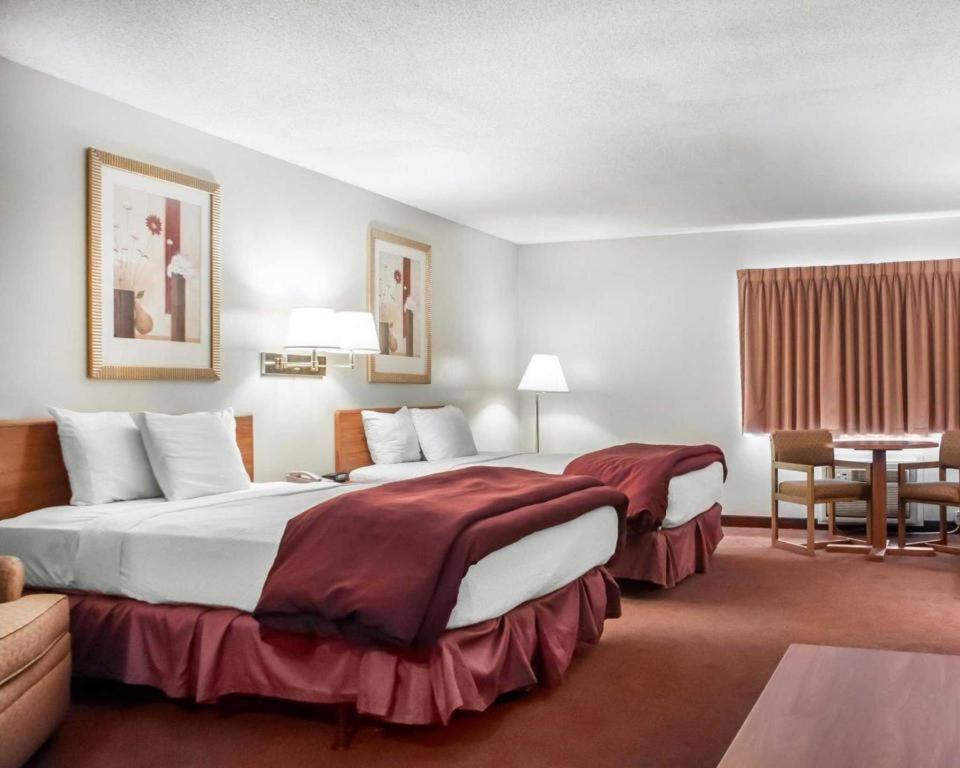 Econo Lodge Ітака Екстер'єр фото