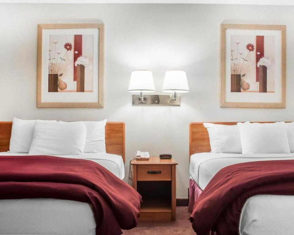 Econo Lodge Ітака Екстер'єр фото